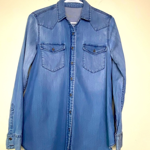 GAP Maternity Denim Womens Soft Distressed Button Up w/ pockets Size Small - Picture 1 of 11